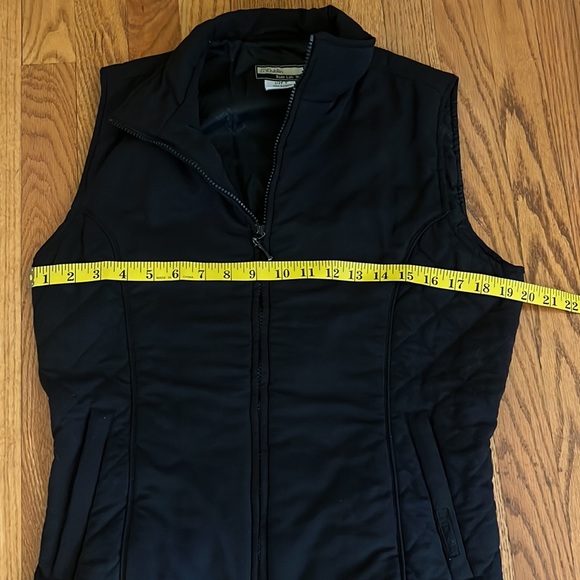 Dublin quilted riding vest with double rear vent with snaps. - Picture 8 of 9